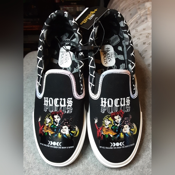 NWT Ladies Ground Up Disney Hocus Pocus Casual Slip-on Sneakers - Sz. 6 - Picture 1 of 9